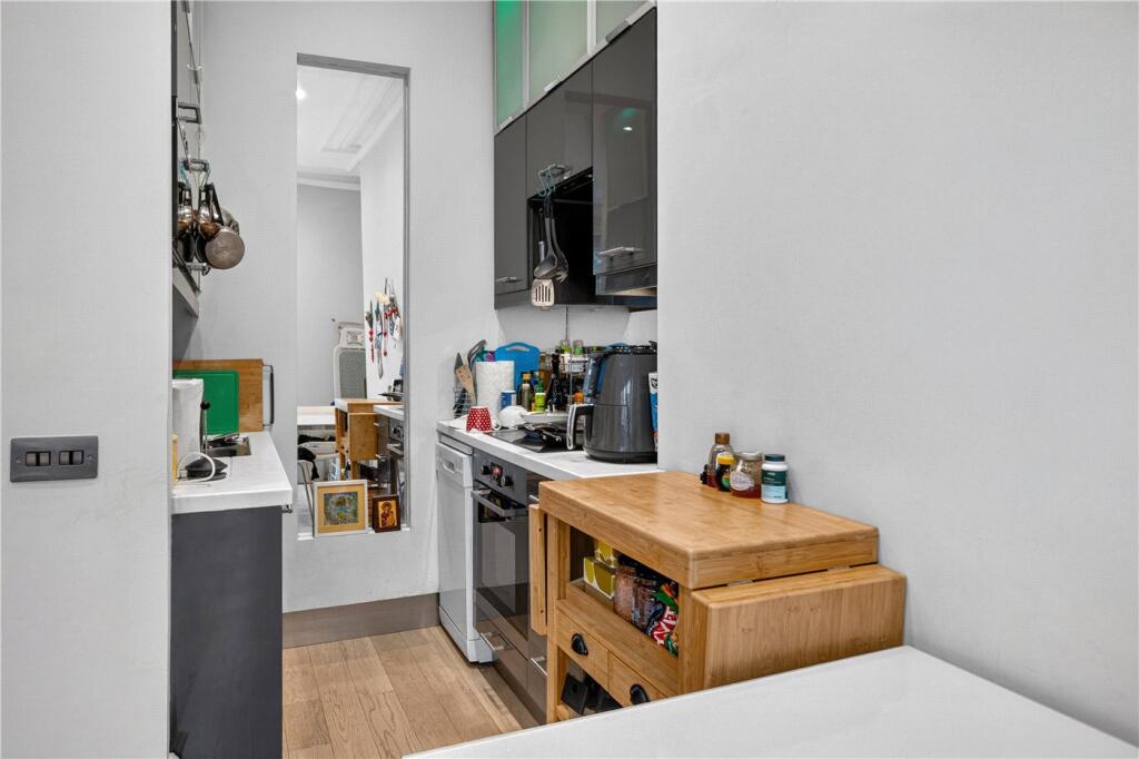 Apartment in London - View 4