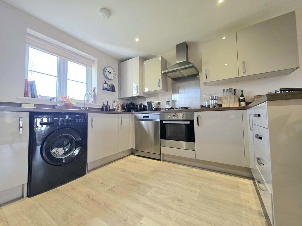 Sycamore Grove, Chalford Hill photo 5