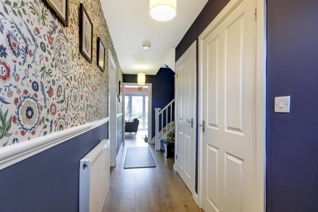House in Tunbridge Wells, Paddock Wood - More