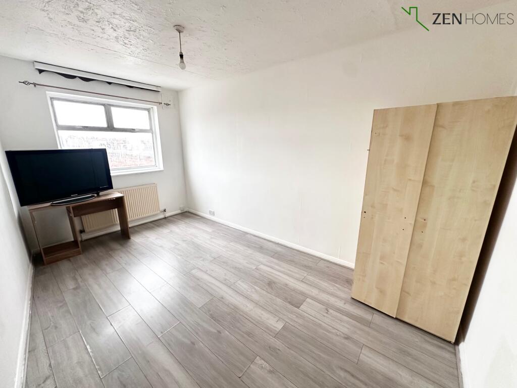 Apartment in Enfield, Enfield Highway, Southbury - View 5