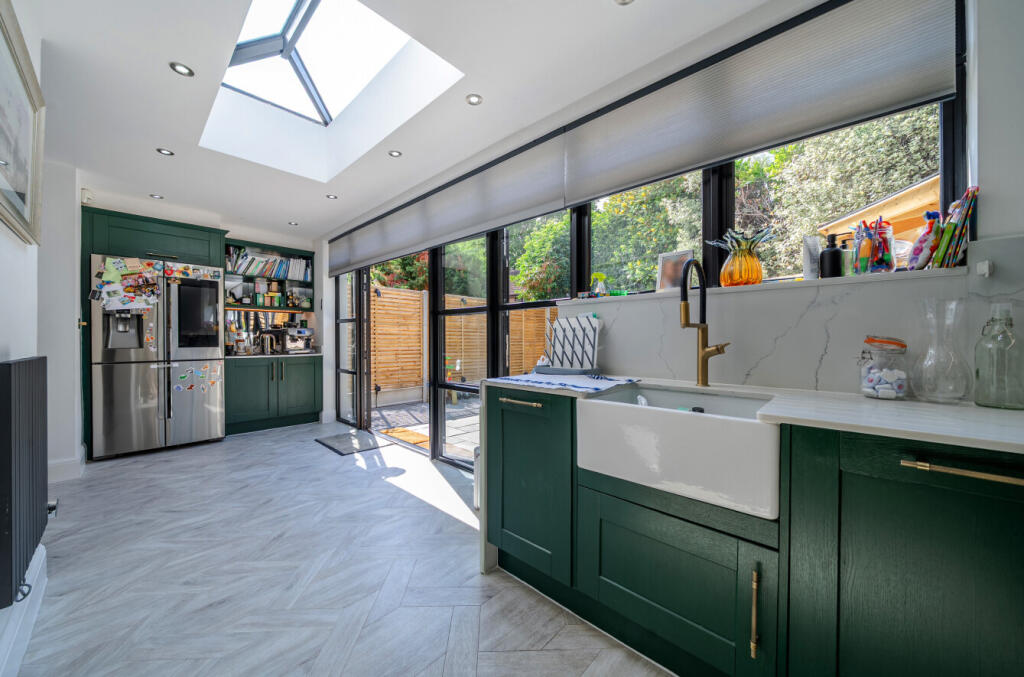 House in Bromley - More