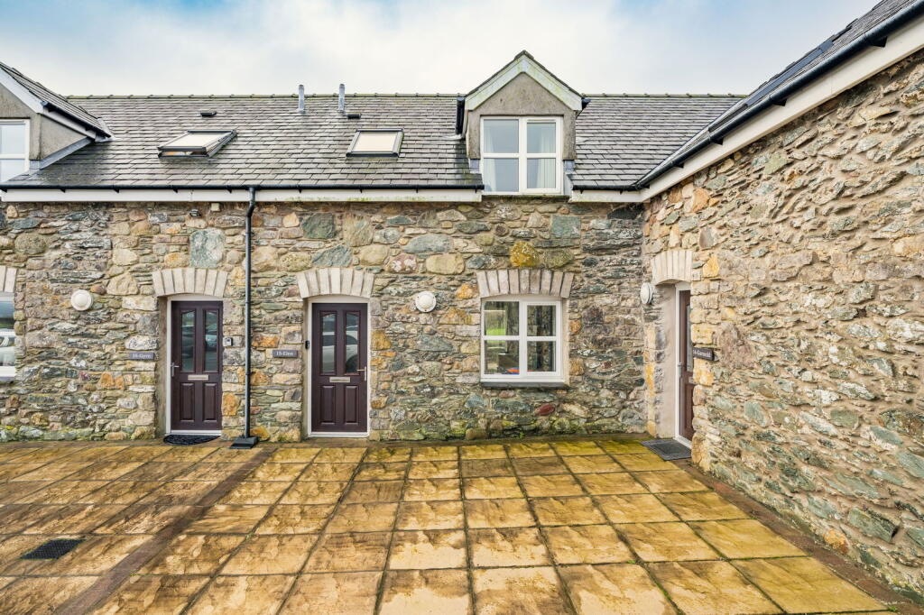 Main image of property: Llangefni, LL77 7YL
