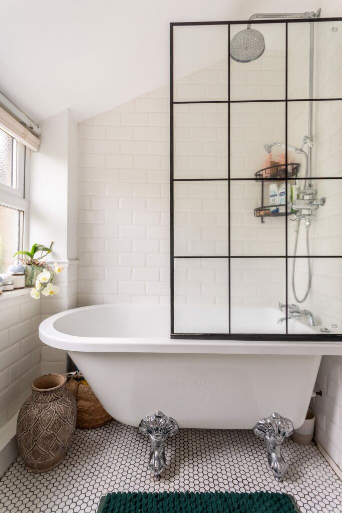 Apartment in Brighton, Queen's Park - More