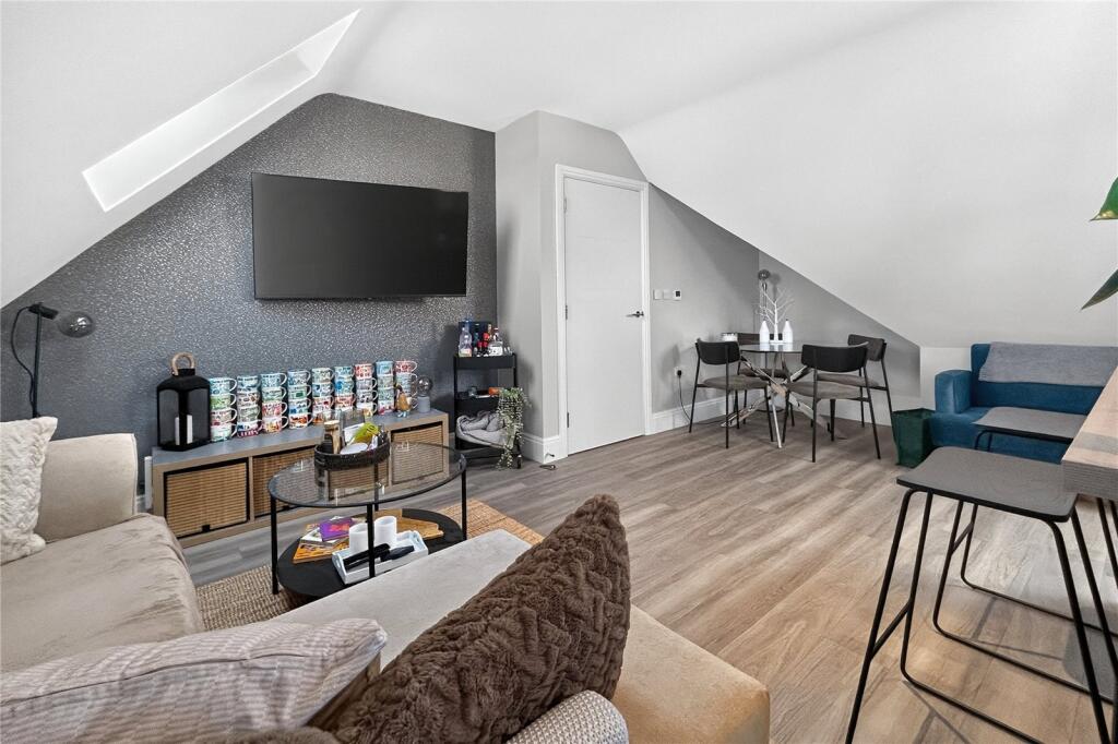 Apartment in Sandhurst - View 5