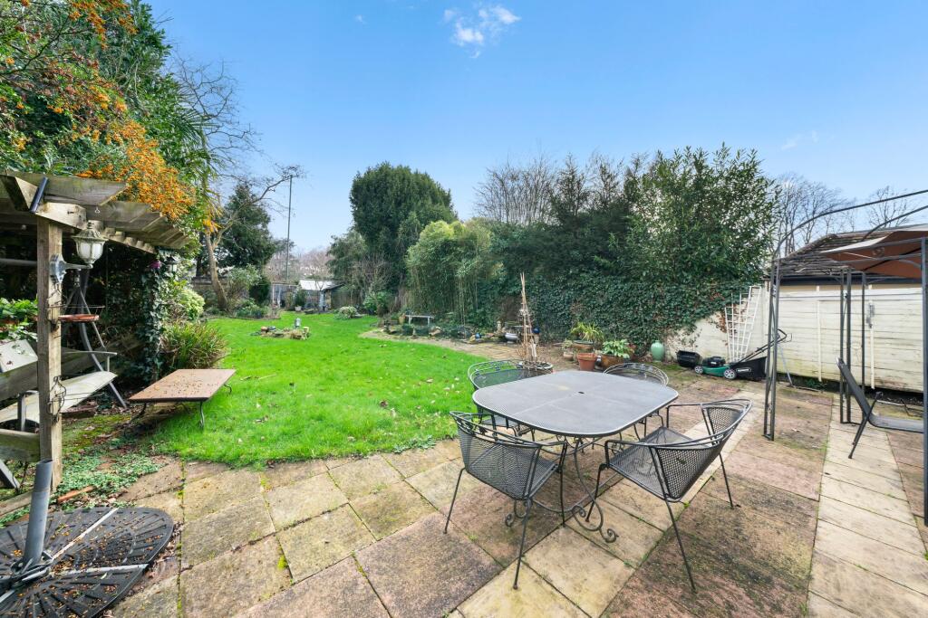 Severn Drive, Esher, KT10 photo 2