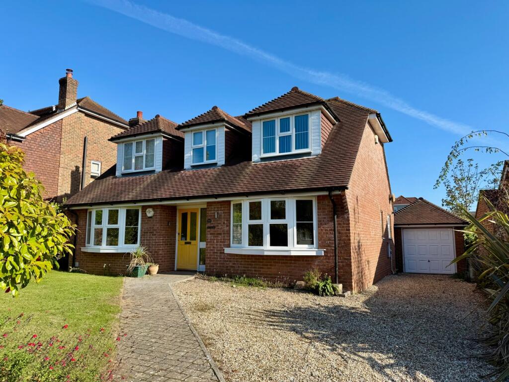 3-bed detached on Anderwood Drive, Sway, Lymington, SO41, £575,000