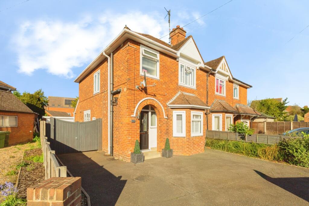 Main image of property: Mandeville Road, Aylesbury, Buckinghamshire, HP21