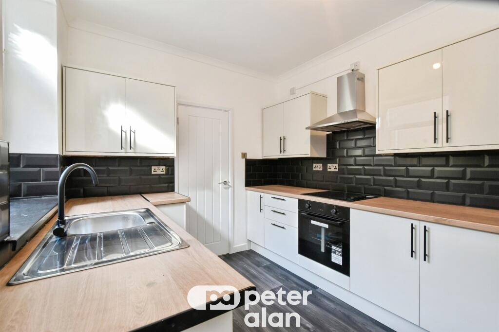 House in Cardiff, Abercynon - View 4