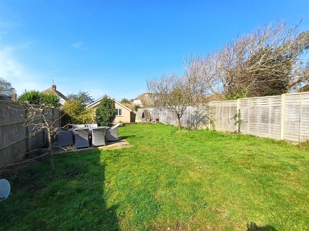 3-bed detached on Central Avenue, Peacehaven, £425,000