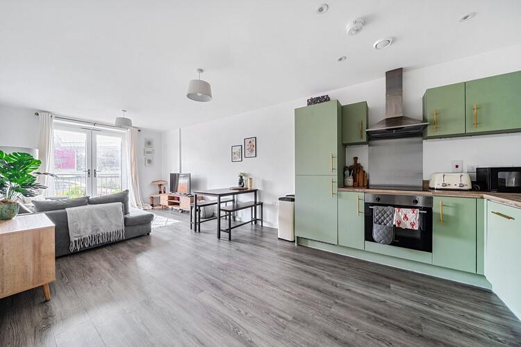 Apartment in Guildford - View 5