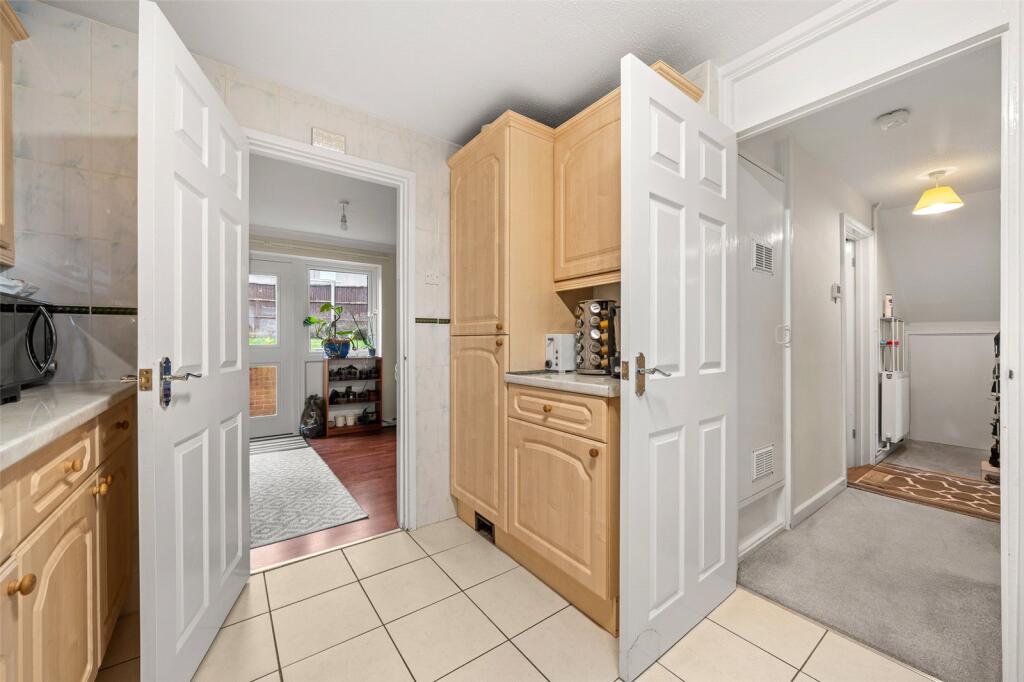 House in Bracknell, Hanworth - More