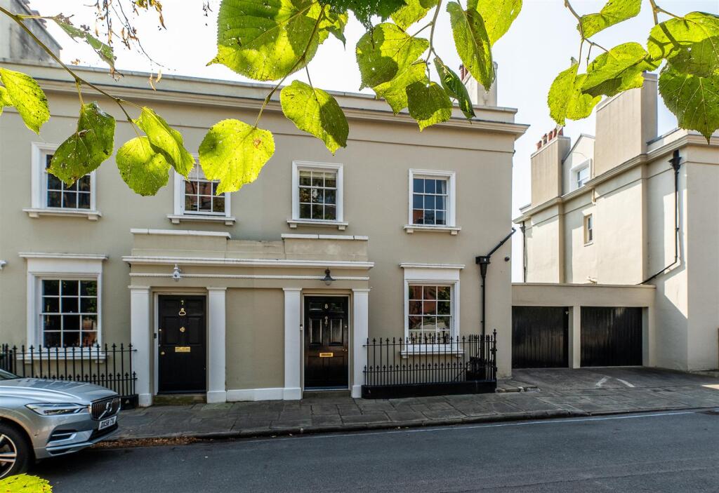 Main image of property: Park Terrace, The Park