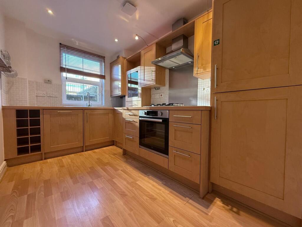 Stoneleigh Court, Shadwell Lane, LS17 photo 3