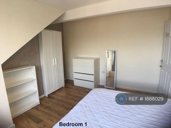 6 bedroom terraced house for rent