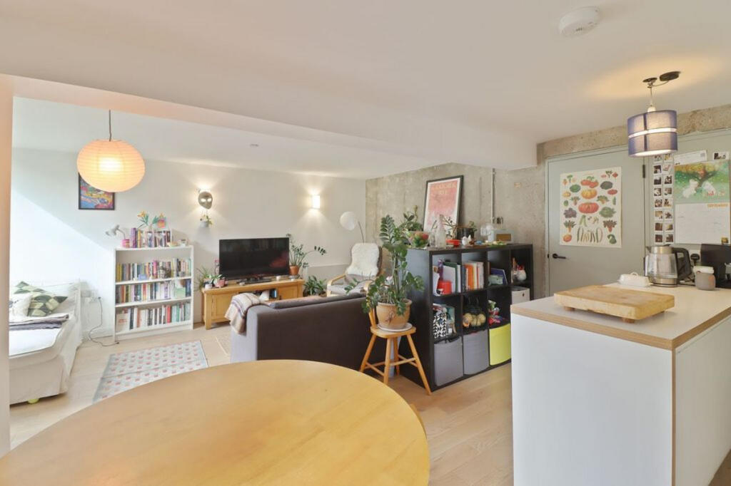 Apartment in Sheffield - View 3