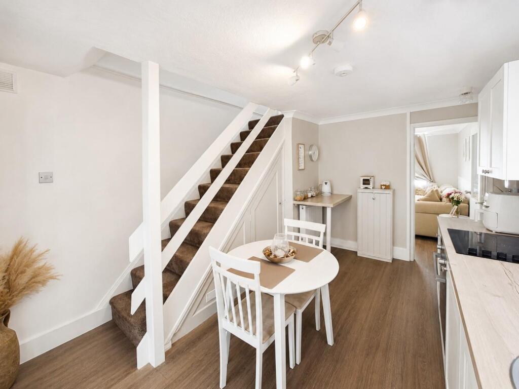House in Northampton, Earls Barton - More