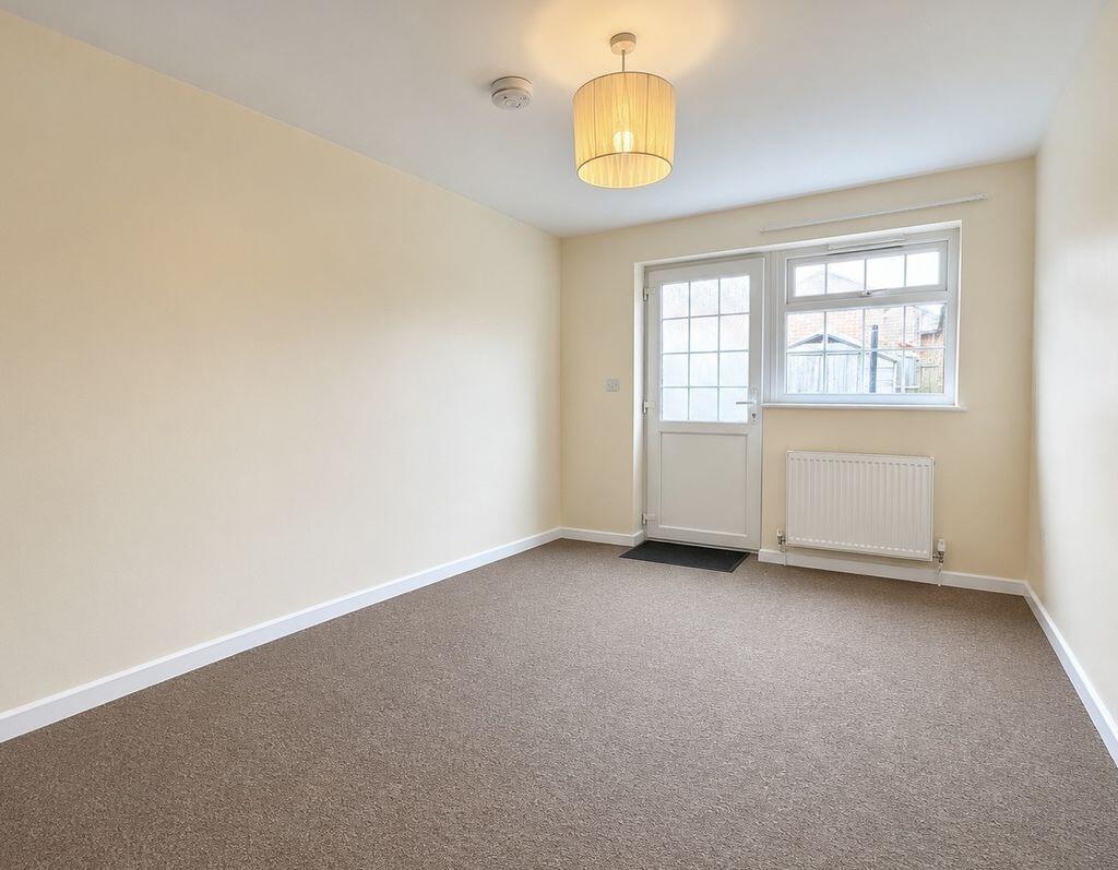 Ivy Crescent, Bognor Regis - View 3