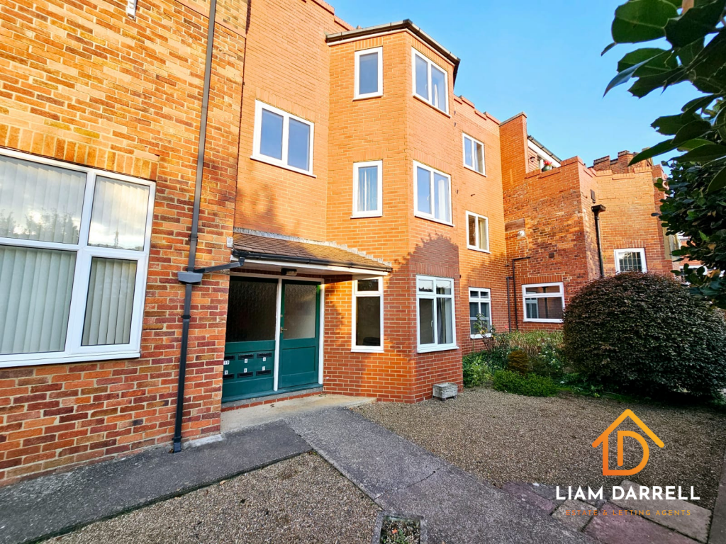 1-bed flat on Normanton Rise, Holbeck Hill, Scarborough, North Yorkshire, £100,000