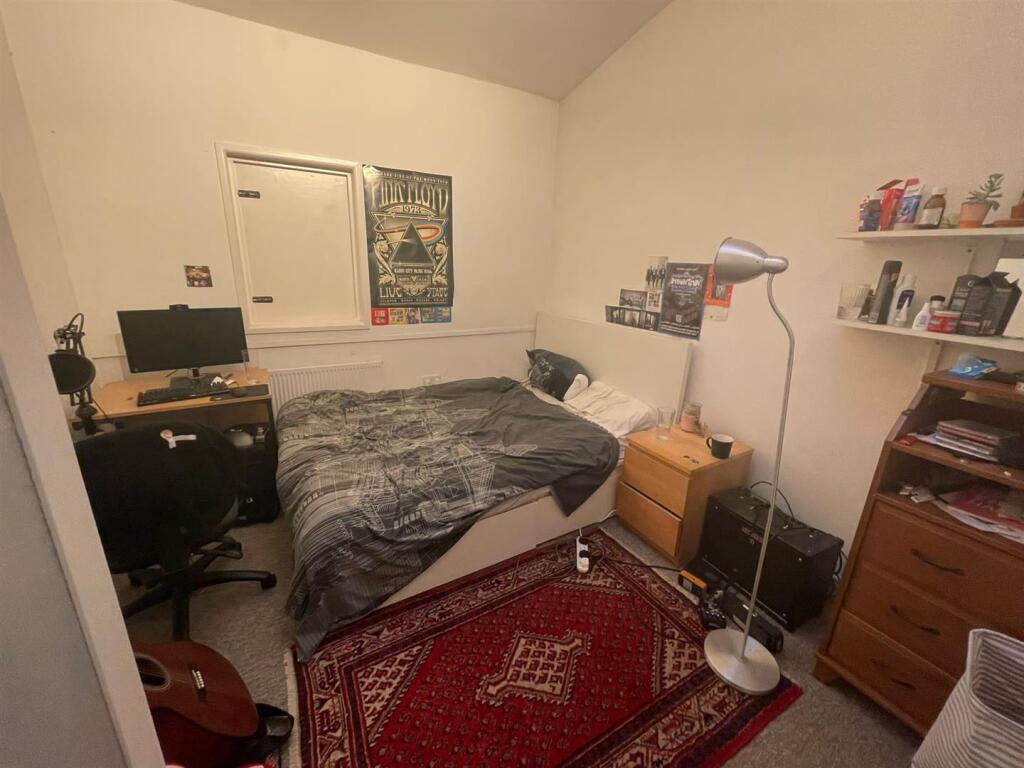 6 bedroom end of terrace house for rent