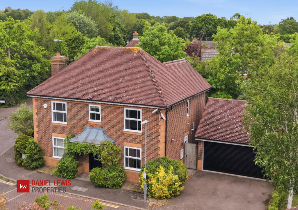 Main image of property: Cleves Close, Loughton, IG10