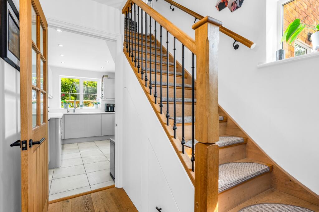 House in Welwyn Hatfield, Hertfordshire - View 2