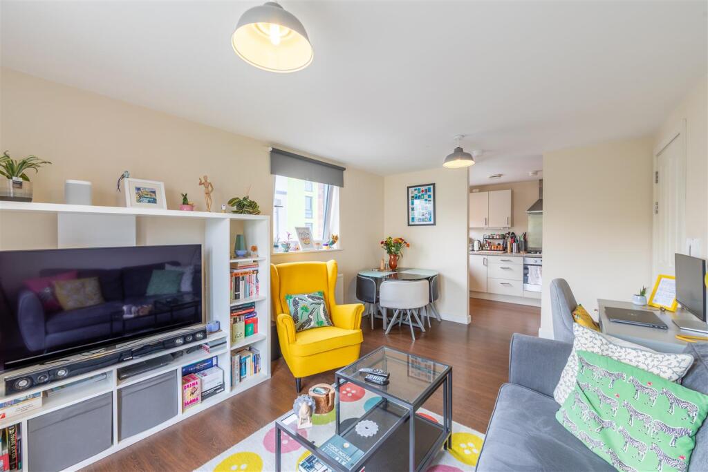 Apartment in Newcastle upon Tyne - View 3
