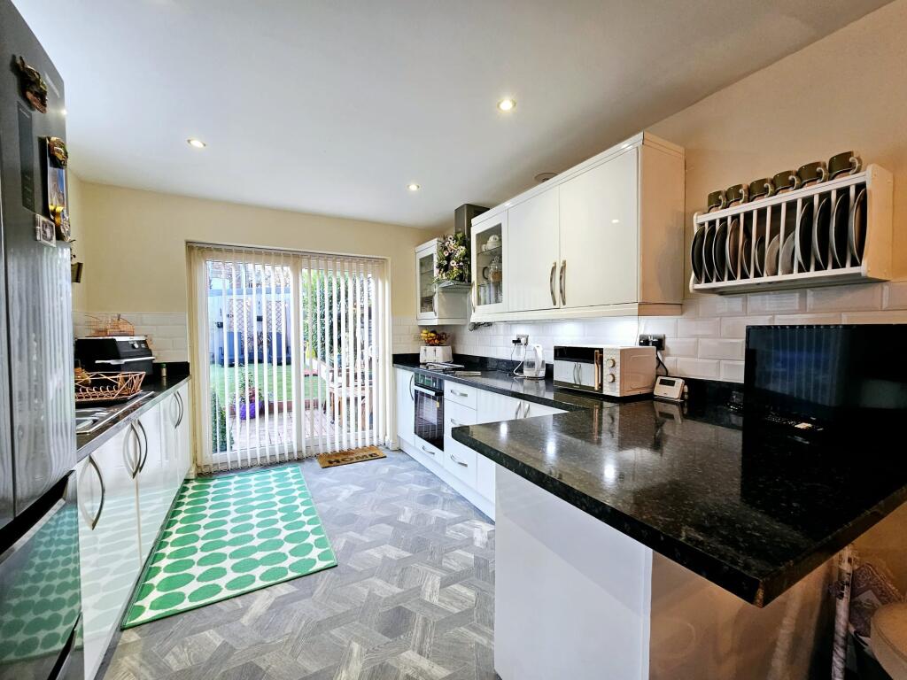 House in Scarborough, South Cliff - View 4