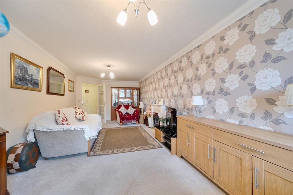 Apartment in Sutton - View 4