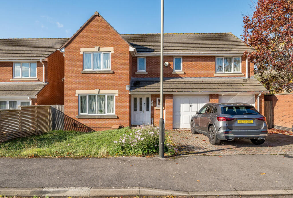 5-bed detached on Coburn Gardens, Cheltenham, Gloucestershire, GL51, £625,000