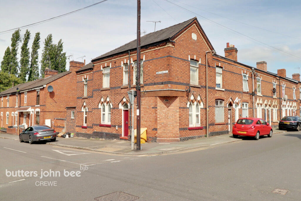 2-bed flat on Walthall Street, Crewe, £100,000