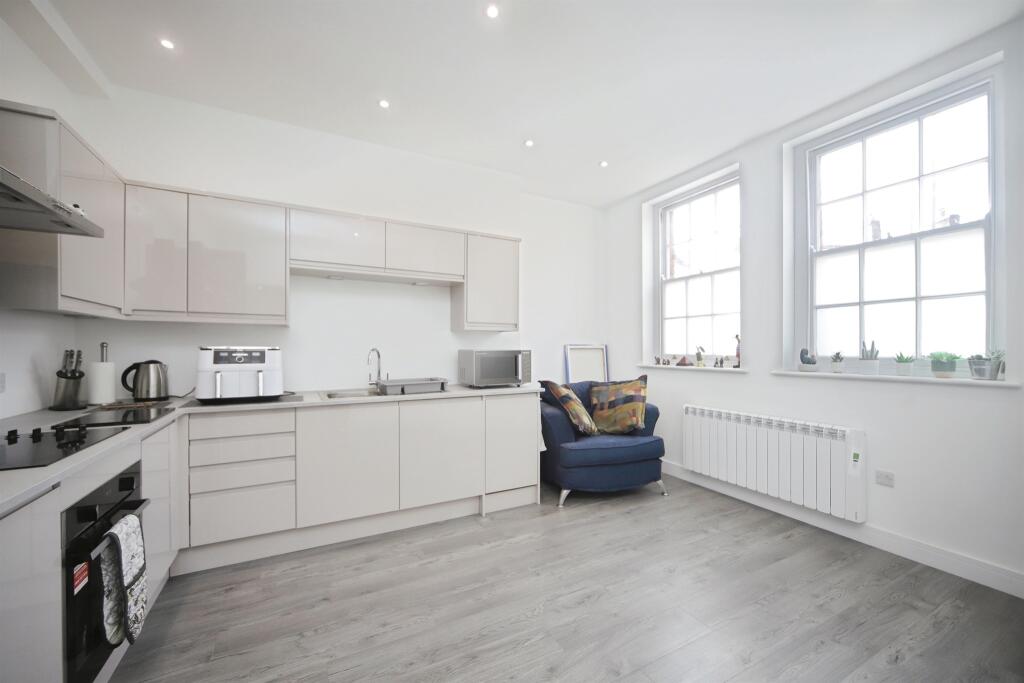 Apartment in Taunton - View 3