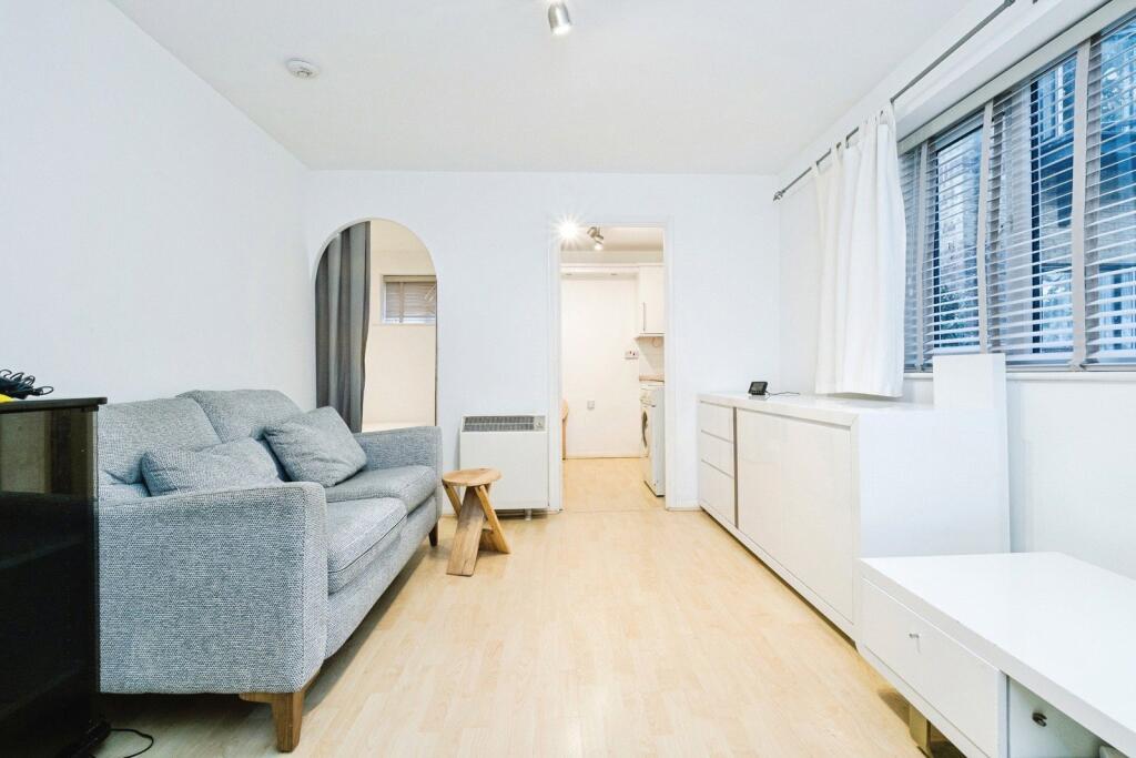 Apartment in Ilford - View 2