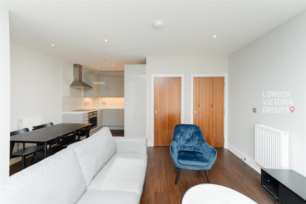 Apartment in London, Blackwall - View 2