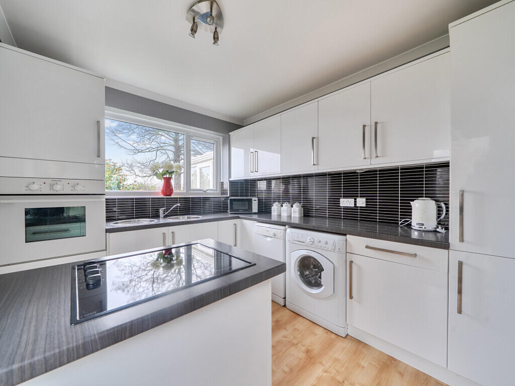 Birkwood Avenue, Sharlston Common, Wakefield, West Yorkshire photo 4