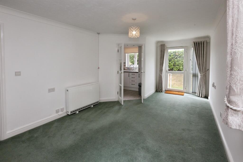 Apartment in Fareham, Hampshire - More