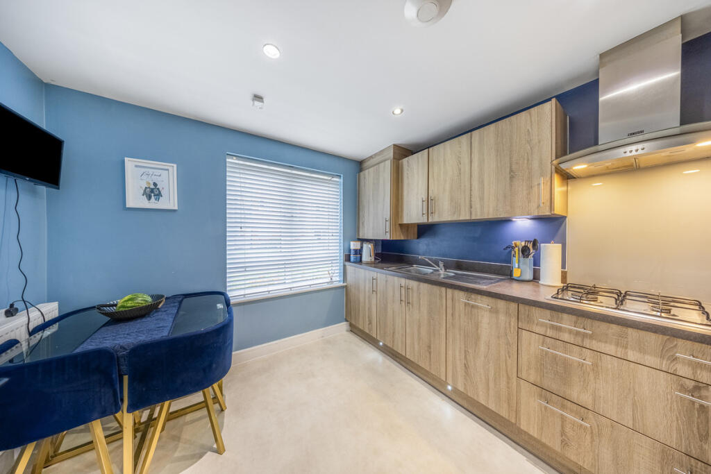 House in Three Mile Cross, Shinfield - View 4