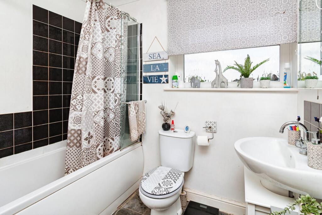 House in Stoke-on-Trent - More