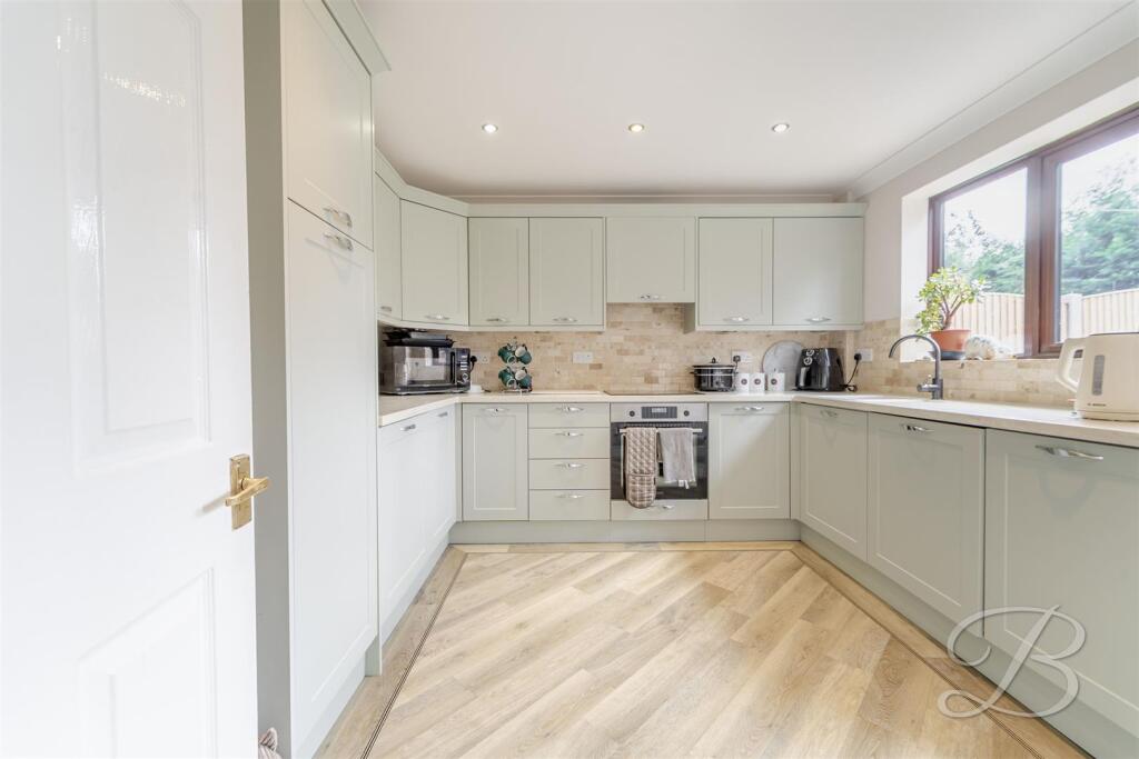House in Mansfield, Nottinghamshire - More