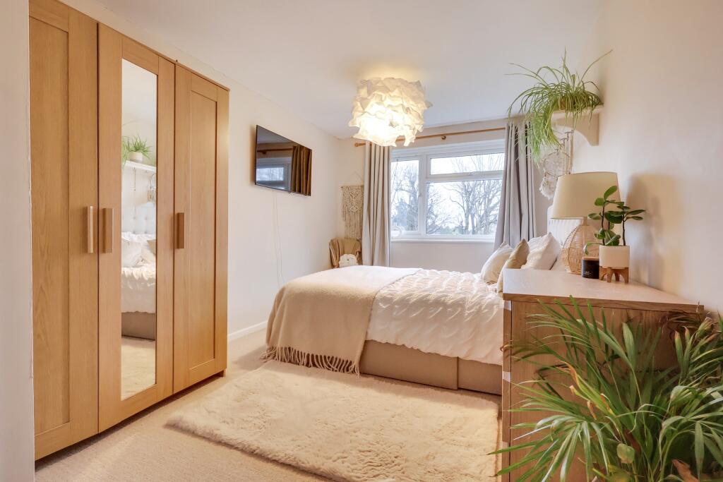 House in Southampton, Waterside Park, Woolston - More