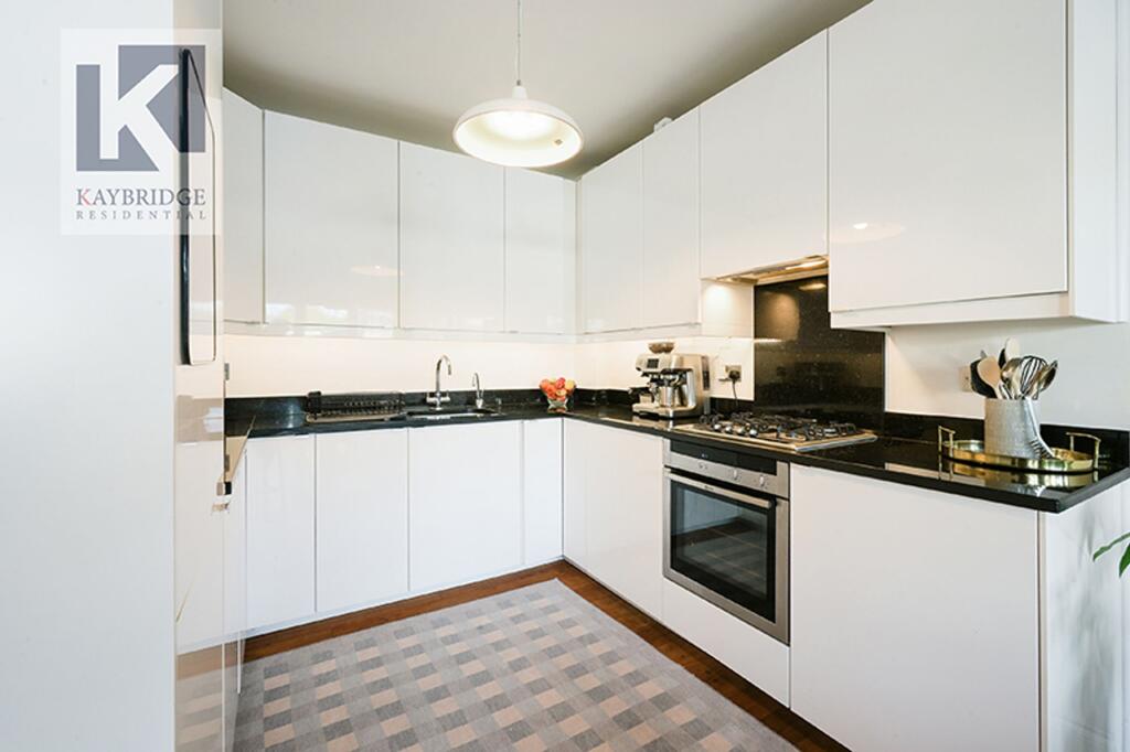 Apartment in Epsom and Ewell, Stoneleigh - More