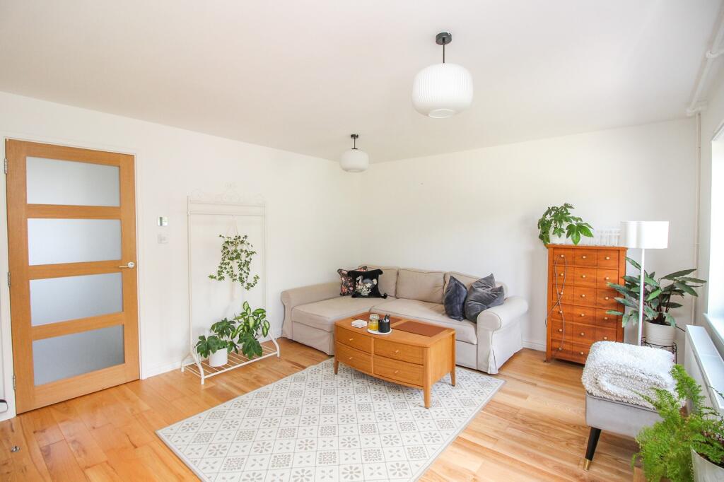 House in Crawley, Broadfield - More