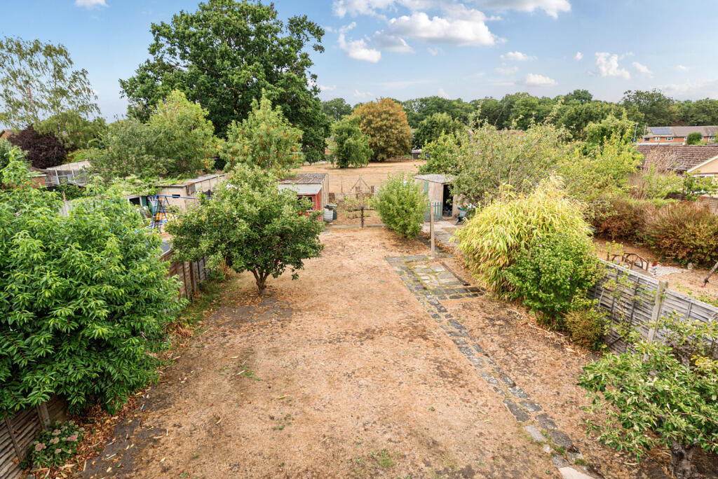 House in Woking, Westfield - View 4