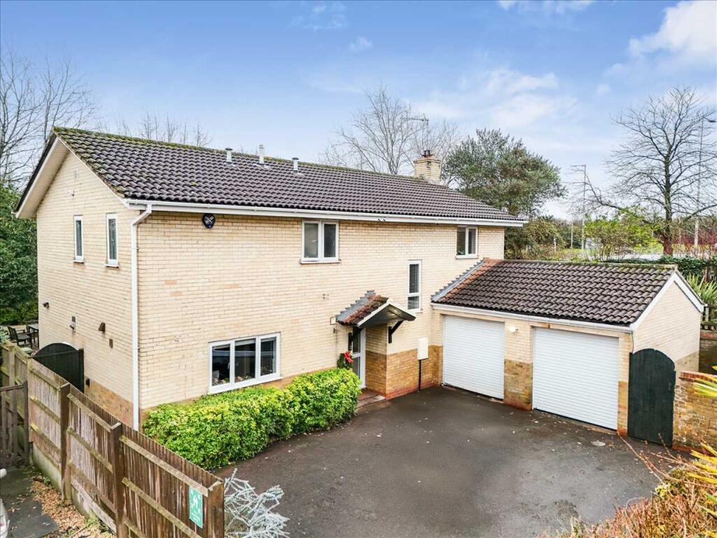5-bed detached on Oakley Gardens, Downhead Park, Milton Keynes, £600,000