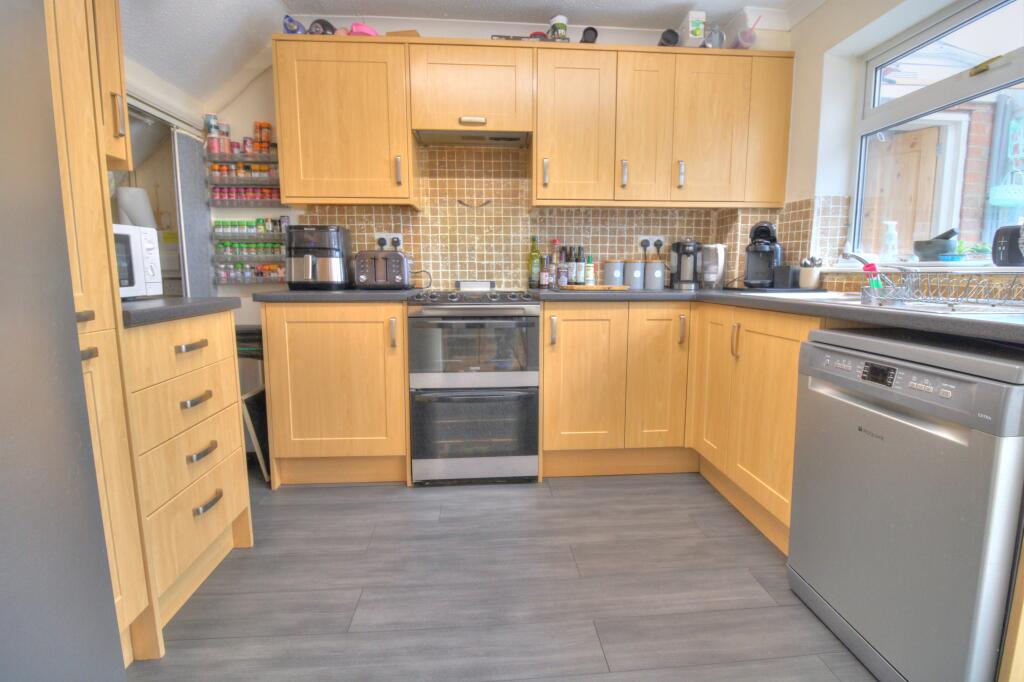 House in Milton Keynes, West Bletchley - View 3