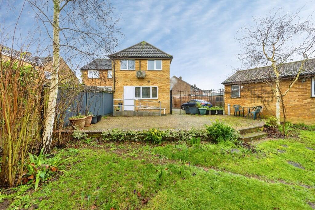Lyall Close, MK45 photo 3
