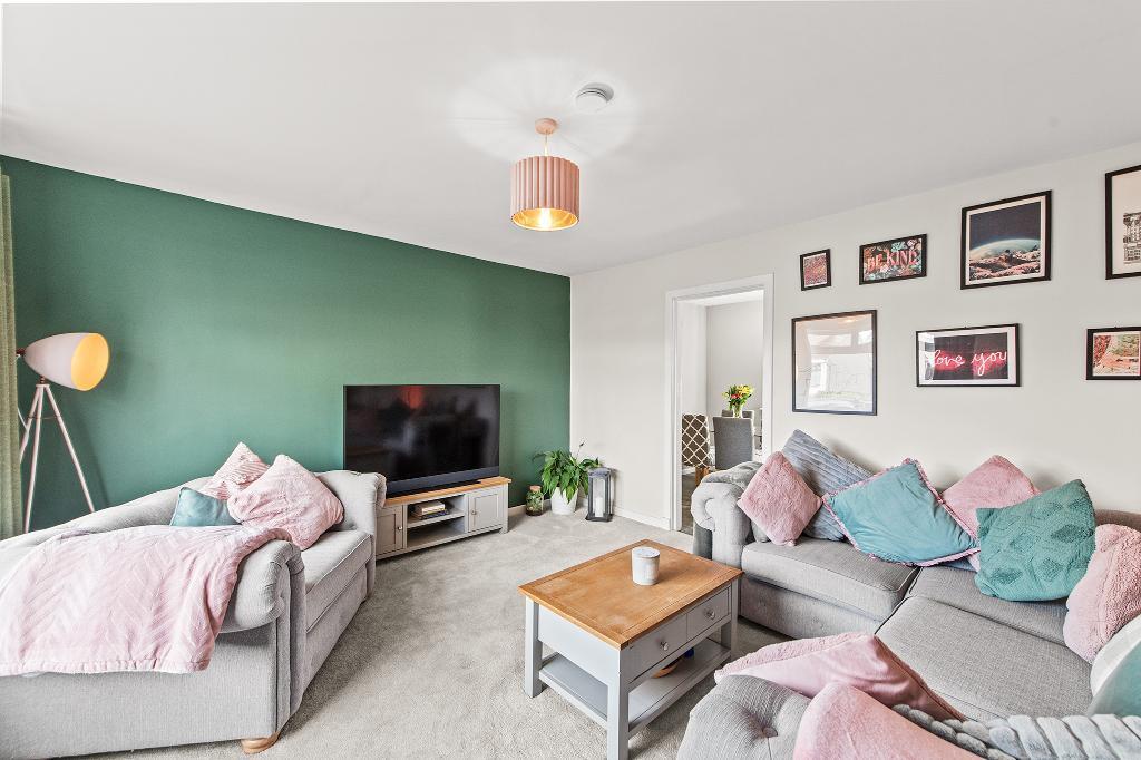 Roxburgh Place, Stenhousemuir, FK5 4UE photo 3
