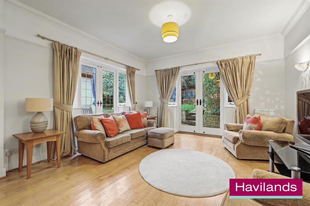 Cresswell Way, London photo 3