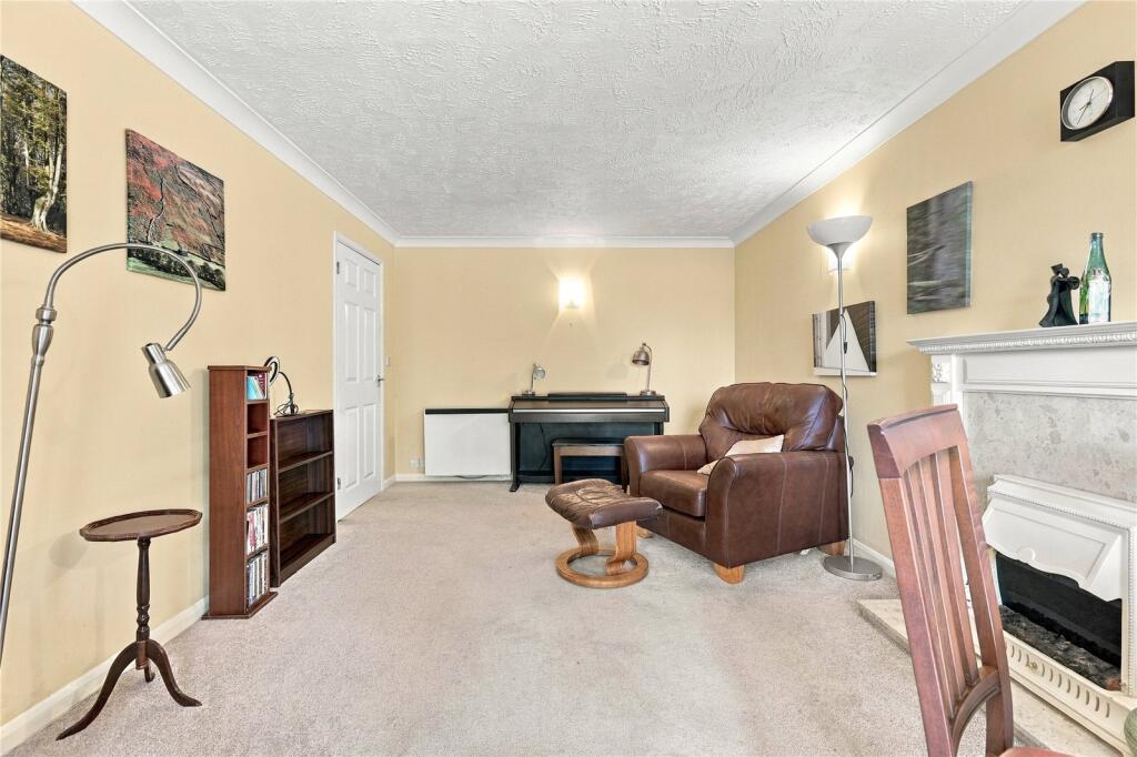Apartment in Southend-on-Sea - More