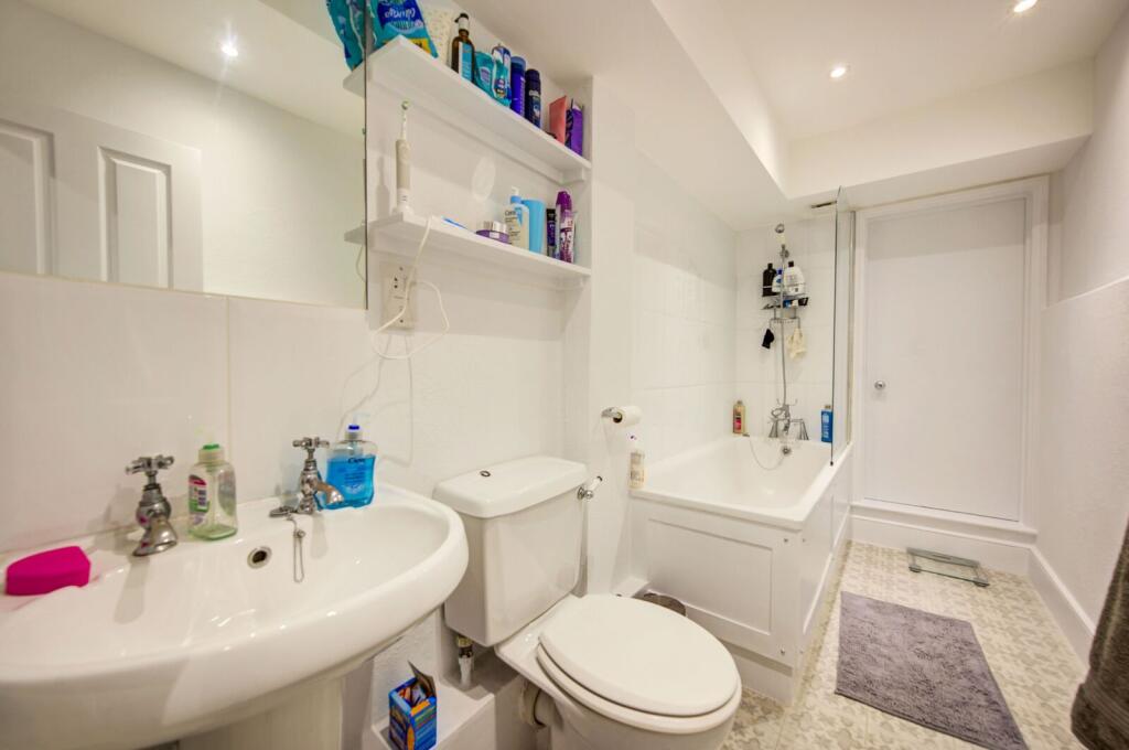 2 bedroom maisonette for rent