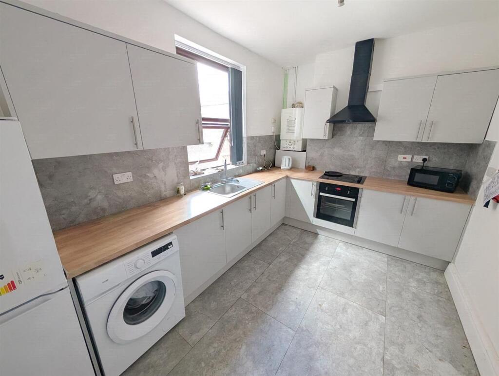 House in Salford, Greater Manchester - View 4